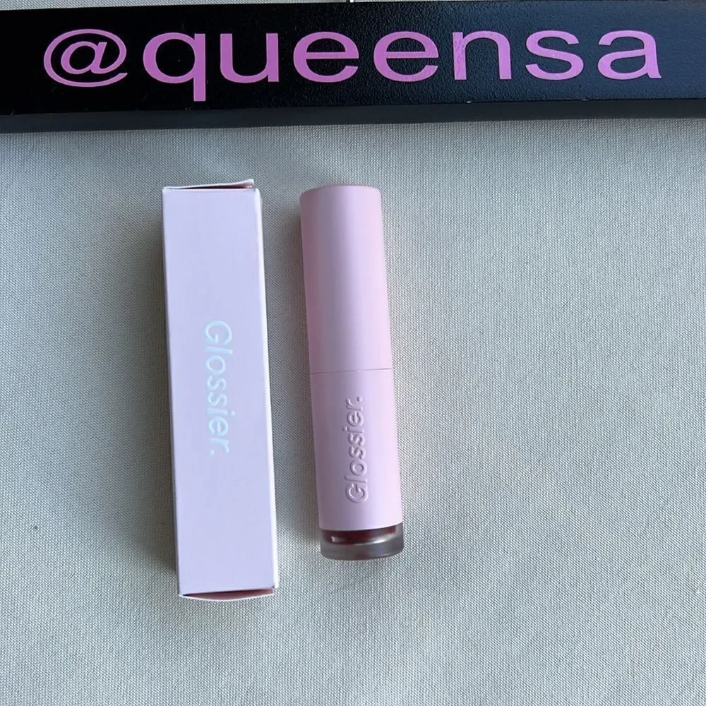 Glossier shift deep